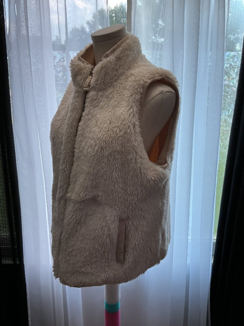 Thread & Supply Wubby Reversible Sherpa Quilted Vest Cream Beige Medium Full Zip - Picture 3 of 15